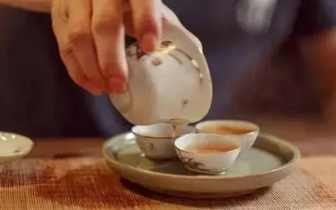 早上喝什么茶好，喝茶水的好处与坏处