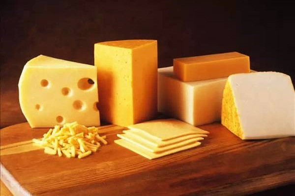 奶酪一次吃多少合适 奶酪吃多了有什么坏处
