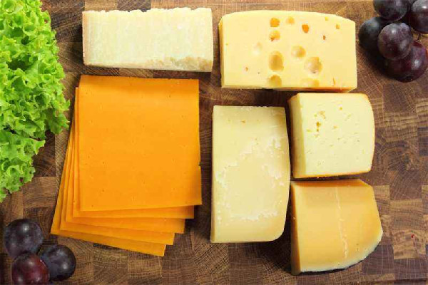 奶酪一次吃多少合适 奶酪吃多了有什么坏处