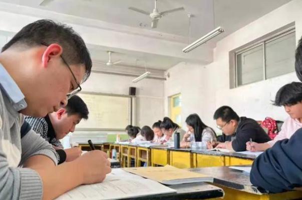 衡水：桃城中学个别教师惩戒失当 中学有几个年级