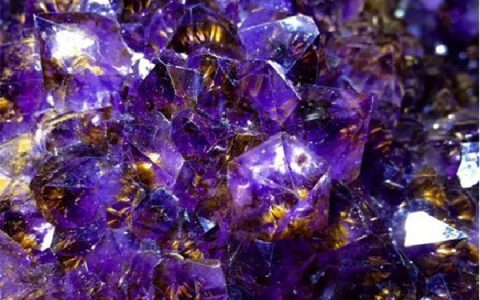 紫水晶和粉水晶怎么消磁(紫水晶怎么保养消磁的方法)