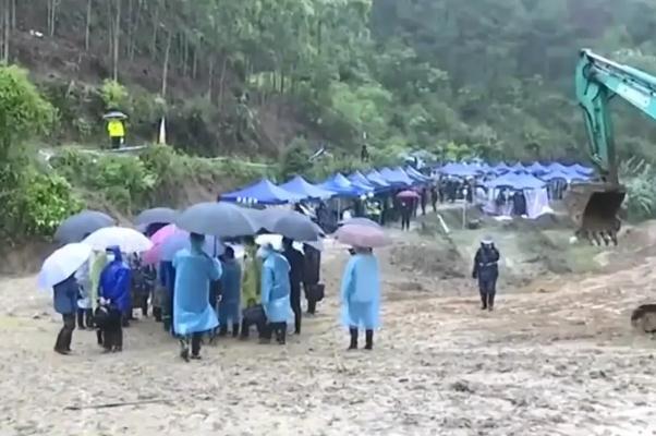 受降雨影响MU5735搜救暂缓 飞机坠机为什么不能跳伞