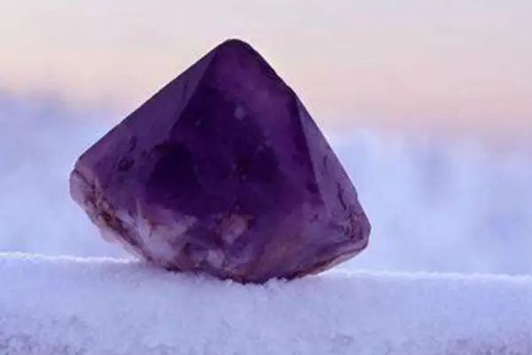 紫水晶买深紫色还是浅紫色的 紫水晶买什么样的好