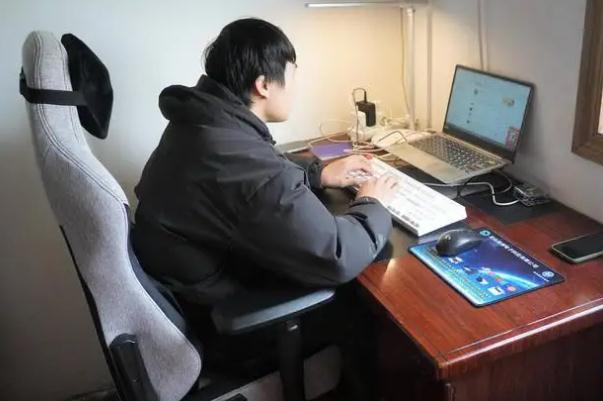 深圳通知居家办公打工人连夜搬电脑 新冠肺炎传染源主要是