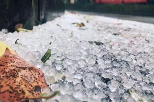 湖北暴雨大风冰雹来袭 冰雹是一种天气现象吗