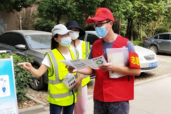 女子利用志愿者身份卖麻辣烫被拘 志愿者的年龄必须年满多少岁