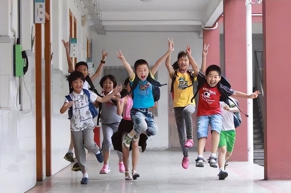 暑假在即，四川教育厅发布中小学生放假时间，学生们“欢呼雀跃”