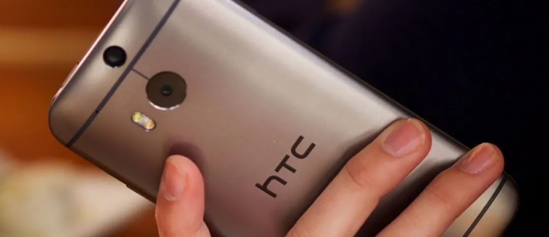 iPhone 危险：死去的 HTC 宣布重生了...