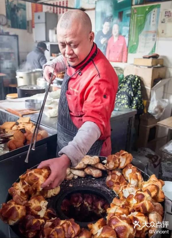 葱油饼、油条、面馆，三个上海老牌小吃店的复市准备