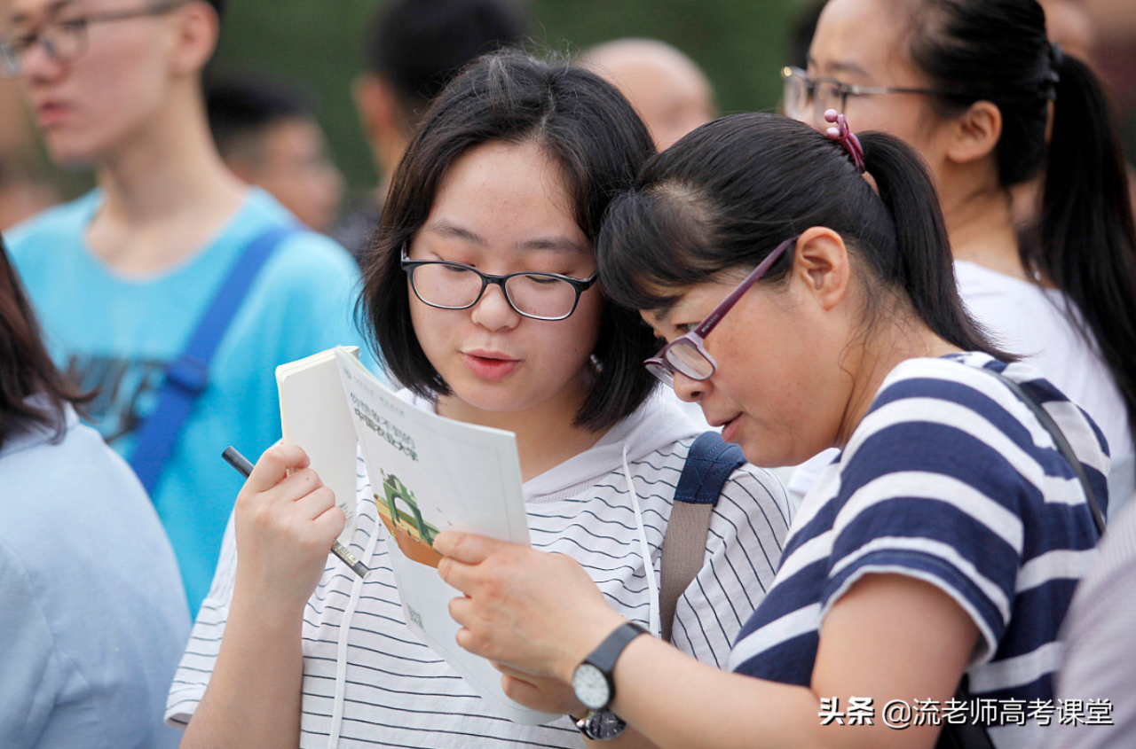 高考志愿报考并不难，清楚这4点，可轻松选出合适的大学和专业