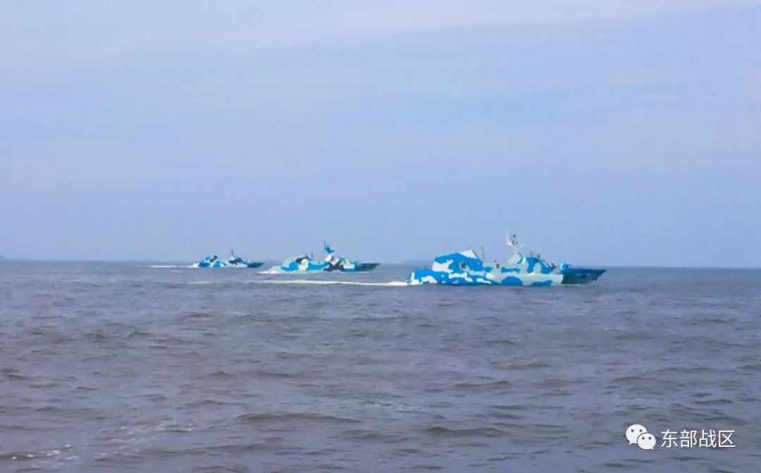 东海某海域，导弹快艇出击！