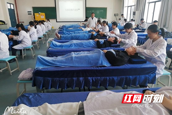 湖南中医药高等专科学校保健按摩师国家职业技能培训开班